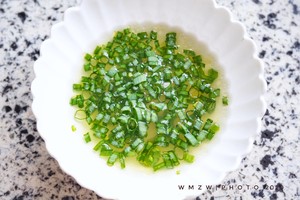 超简单却超级鲜美的清蒸鸡~的做法 步骤8