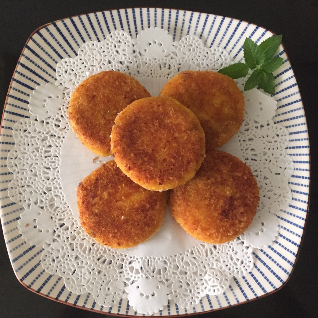 黑郁金香z做的椰蓉豆沙南瓜饼南瓜塌饼