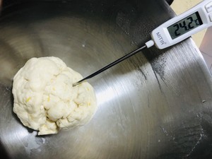 ?香柠波兰贝果
?碱水肉松贝果的做法 步骤5