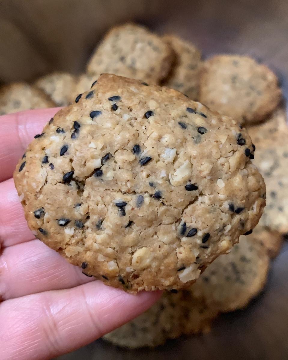 希望6668888做的素食:燕麦芝麻大饼干