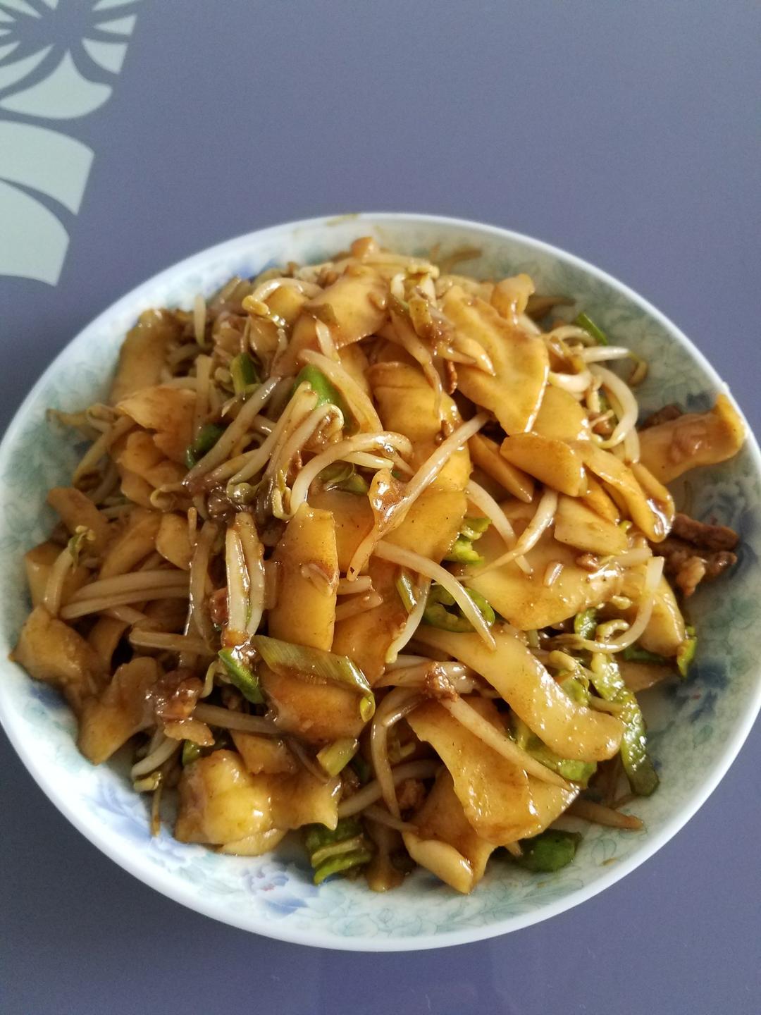 河东炊菜做的炒刀削面