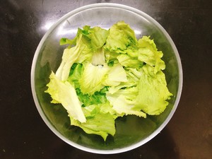 鳗鱼凯撒沙拉的做法 步骤3