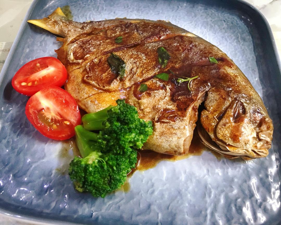 香煎金鲳鱼