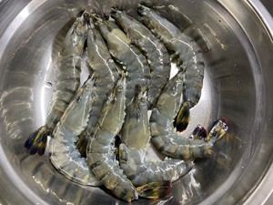 超简单烤虾(烤箱版)的做法 步骤2