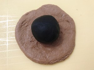 健康美味?一次发酵可可黑芝麻包的做法 步骤7
