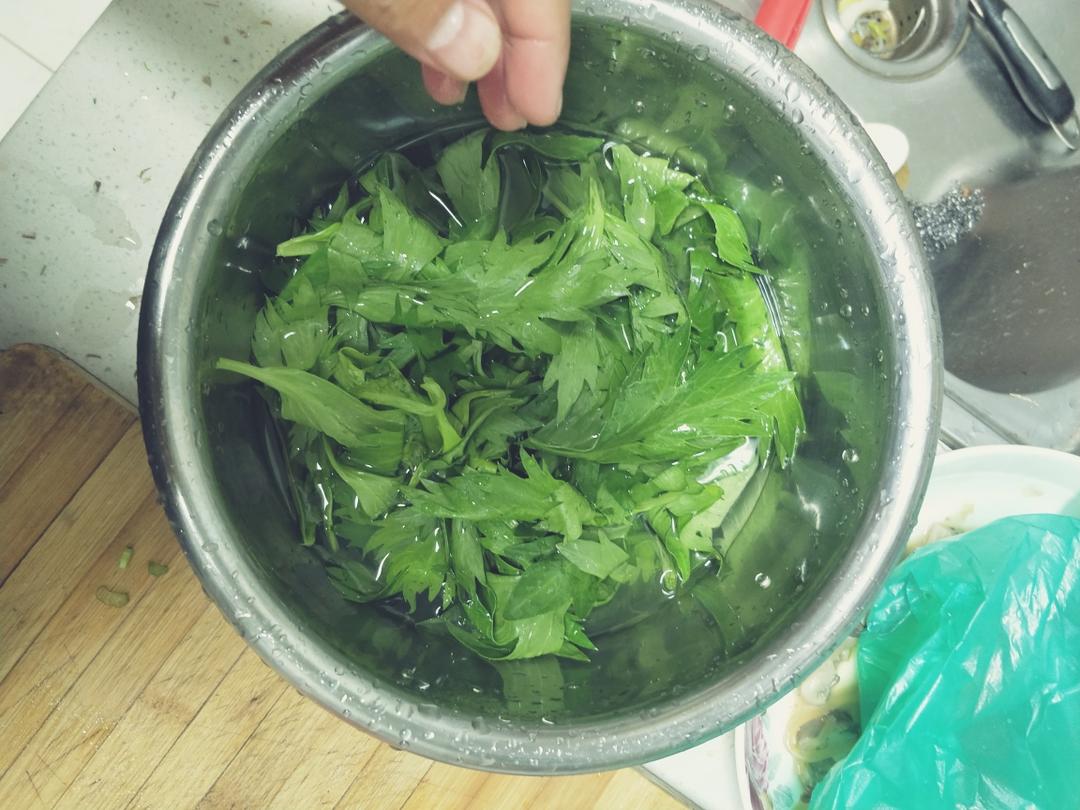 芹菜叶玉米粥