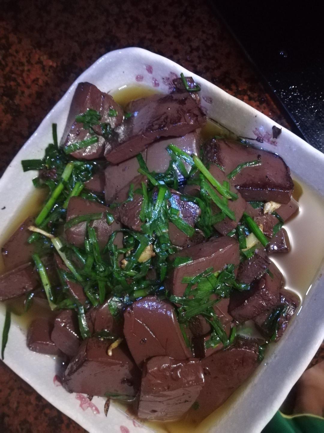 爱烘焙的二姑娘做的韭菜炒猪红