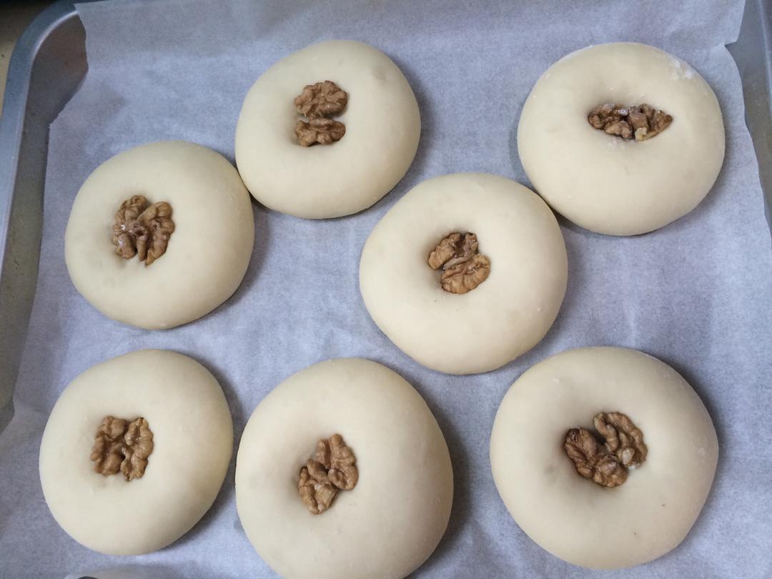 【核桃奶酪餐包（手揉版）的做法步骤图】蔡菜籽CL-制作