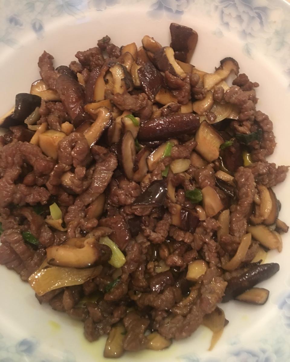浣莎428做的爆辣干锅香菇牛肉丝