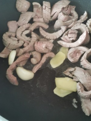爽脆香口:酱爆腰花,附腰花处理的做法 步骤9