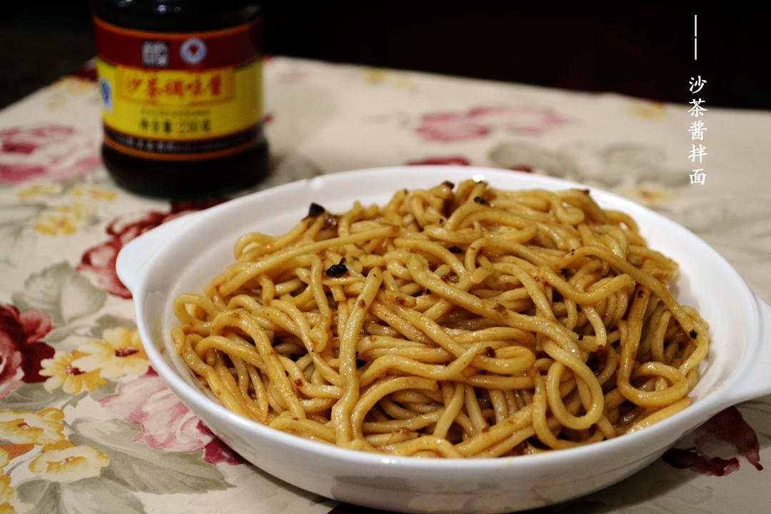 沙茶酱拌面*附详细压面机面条制作步骤