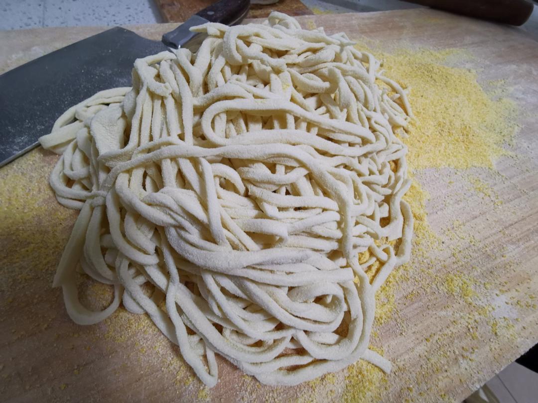家有挑食小妞做的手擀面手工面无碱