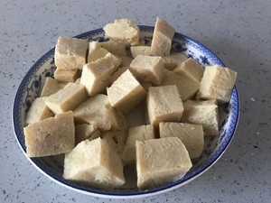 冻豆腐(解冻)装盘