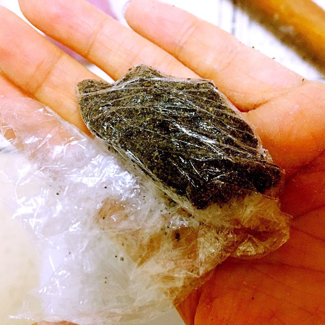 【无油黑芝麻馅紫薯卷（详细步骤、附卡路里）的做法步骤图】啾啾啾啾啾-制作