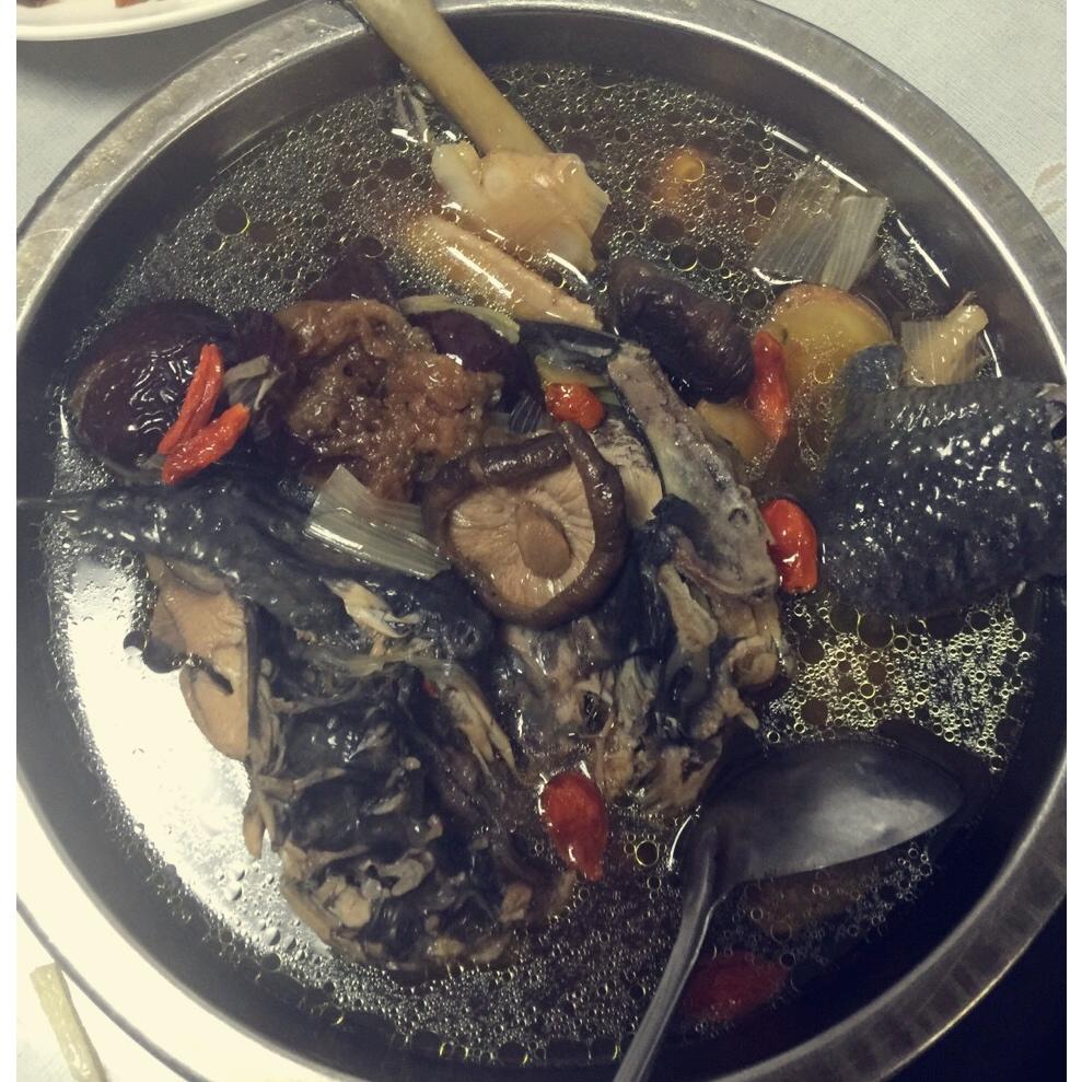 缝茧做的乌骨鸡煲汤