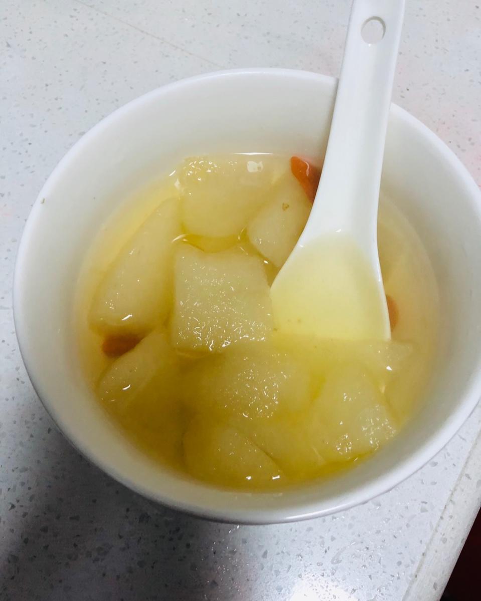 半夏灬紫苏做的冰糖梨水