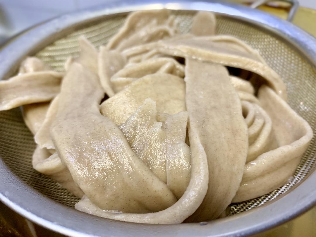 陕西面食—油泼驴蹄子面