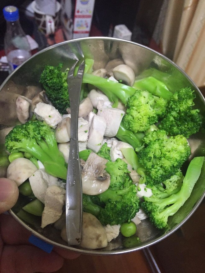 白水煮鸡胸配菜(减肥餐)