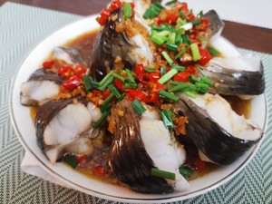 清蒸草鱼(剁椒鱼头同样适用)的做法 步骤2