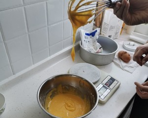 戚风蛋糕的做法 步骤6
