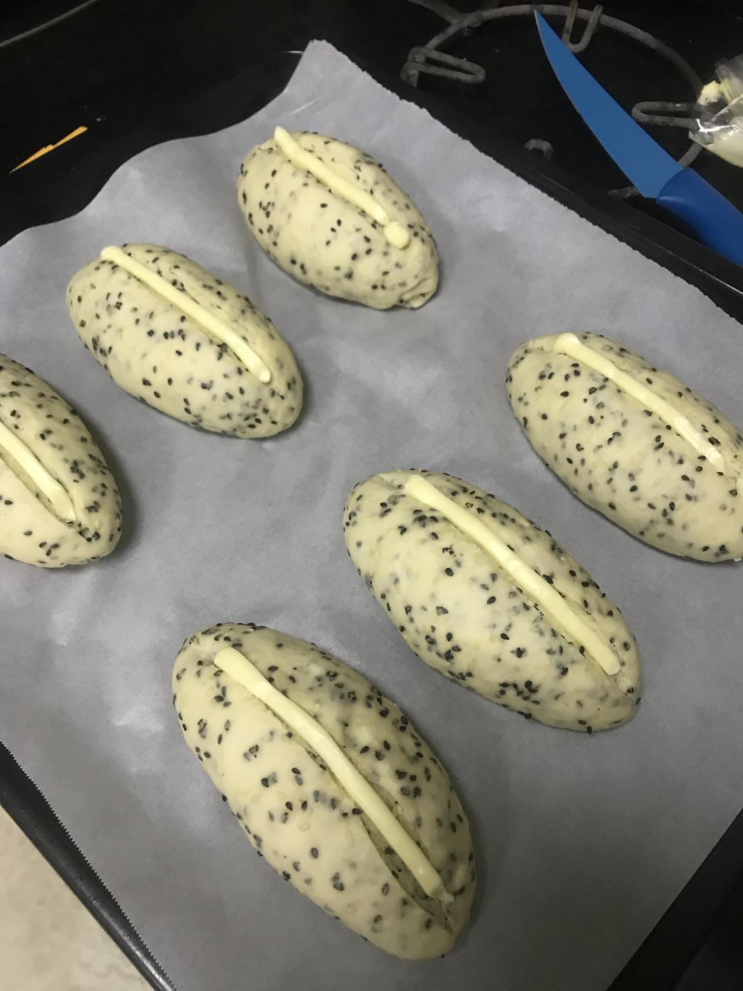 黑芝麻小软欧面包