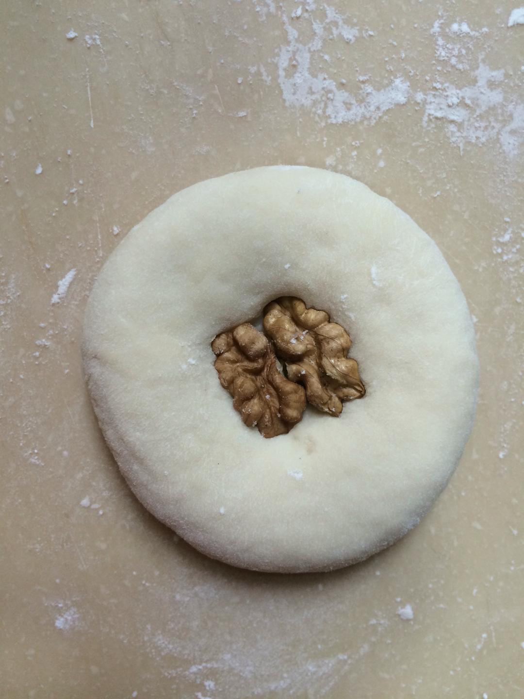 【核桃奶酪餐包（手揉版）的做法步骤图】蔡菜籽CL-制作