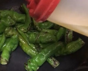 减脂期配菜虎皮辣子少油版给难以下咽的杂粮加一点颜色的做法 步骤8