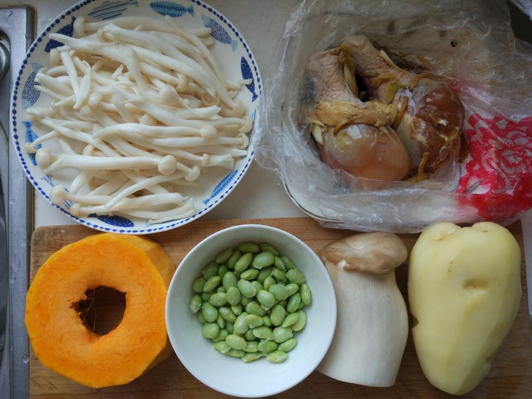 鸡腿焖饭的做法 步骤3