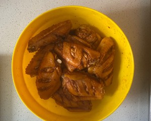 可乐鸡翅的做法 步骤2