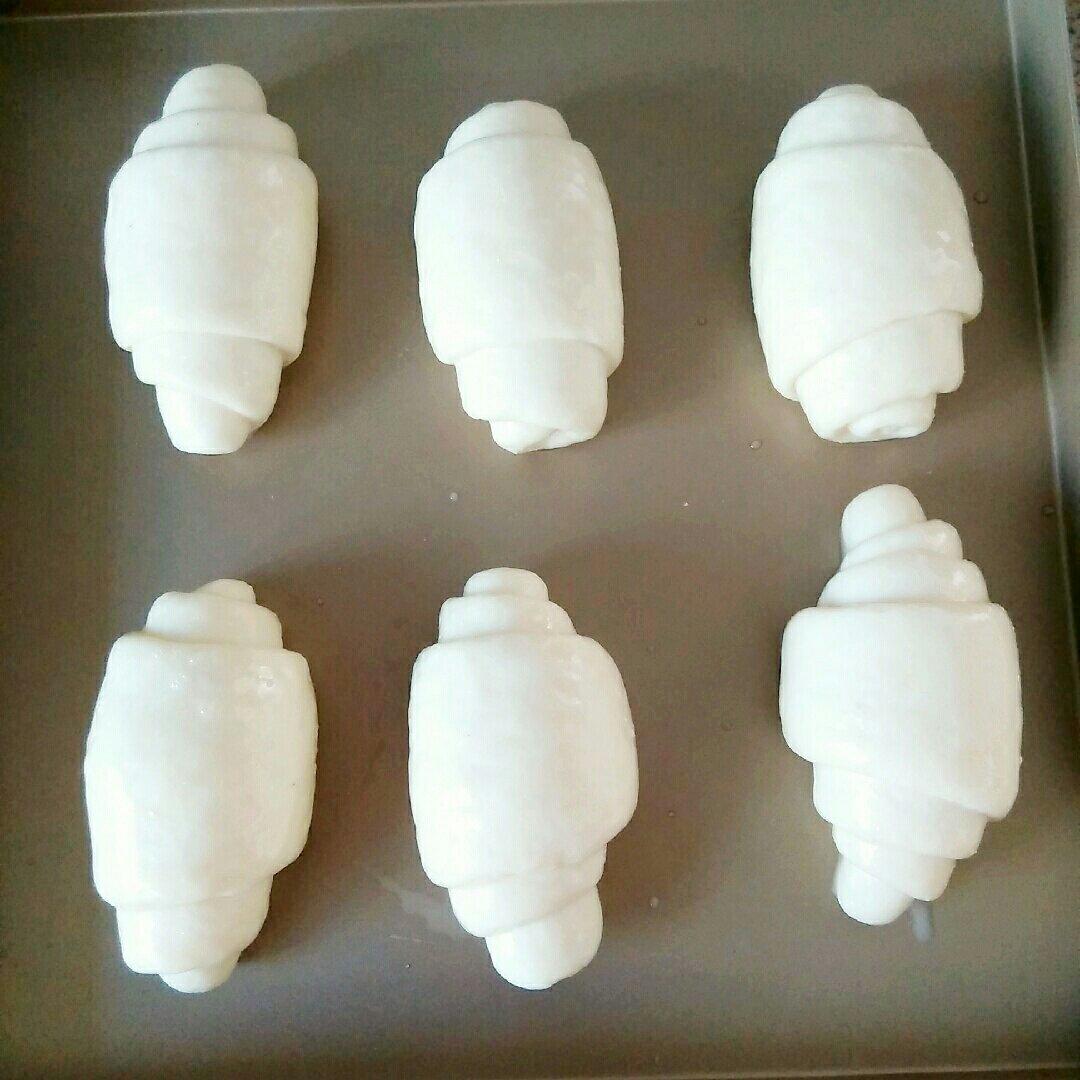 【酸奶餐包的做法步骤图，酸奶餐包怎么做好吃】浪漫春天-制作