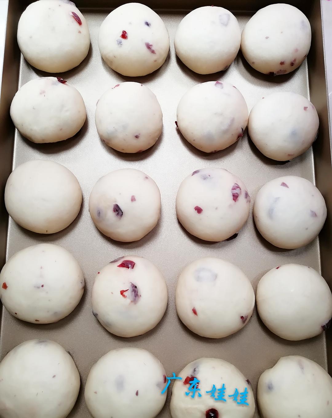 【奶黄蔓越莓餐包的做法步骤图,怎么做好吃】小厨蔡蔡-制作