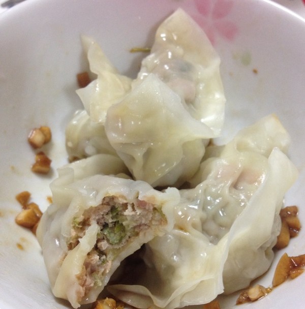 梦昌海做的芹菜猪肉饺