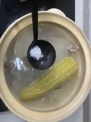 私房汤:苦瓜蛤蜊黄豆排骨汤的做法 步骤7
