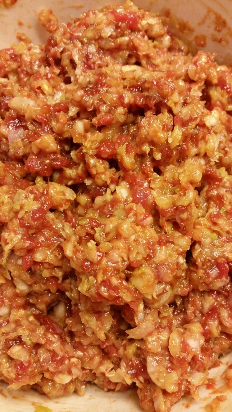 白菜胡萝卜猪肉饺子馅的做法 步骤5