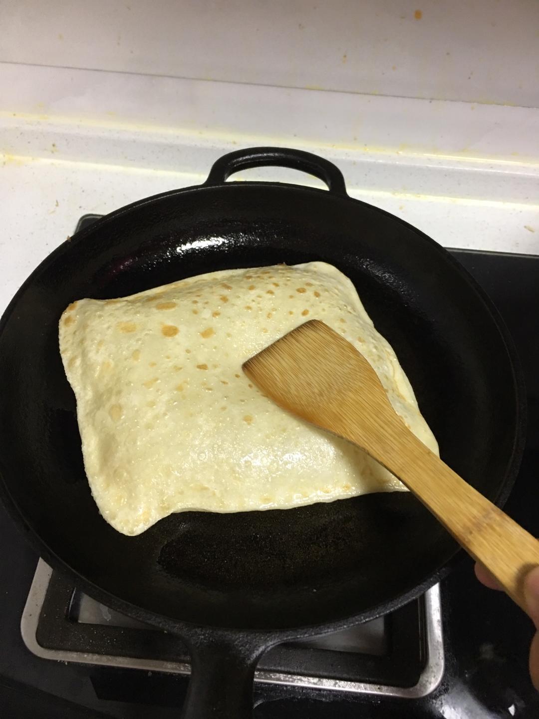 鸡蛋灌饼（手抓饼）的做法 步骤9