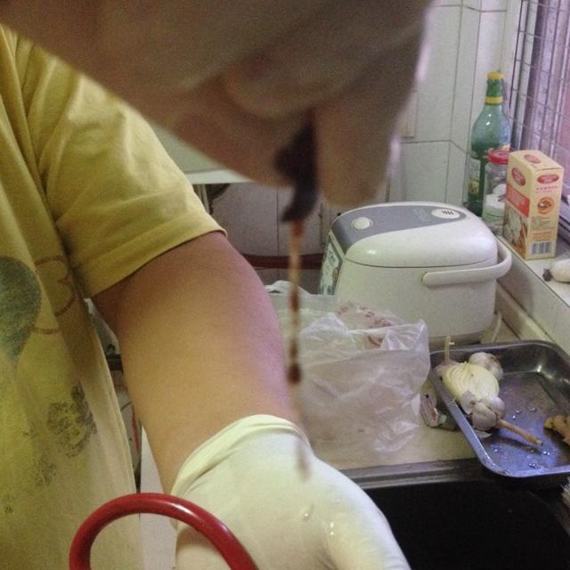 小龙虾的清洗的做法 步骤12