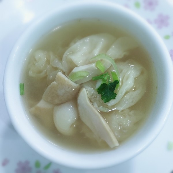 倾水澄空做的【小森菜谱鲍鱼】竹笙妈妈炖花胶每天吃个鸭腿好吗图片