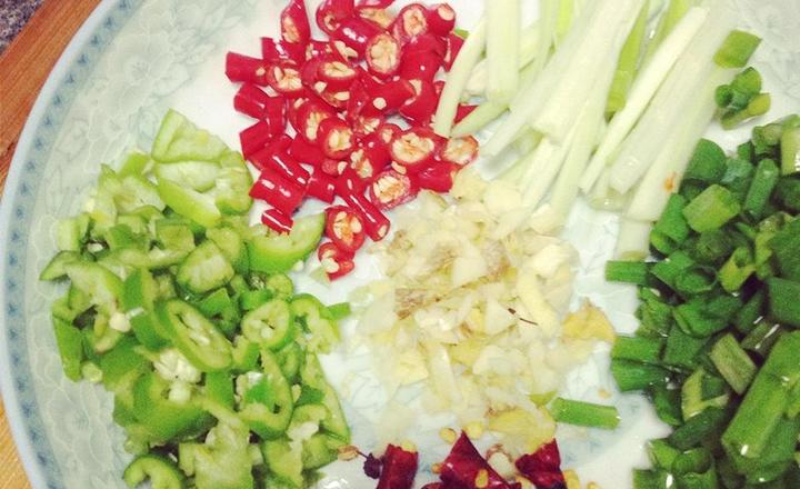 【肥肠烧血旺的做法步骤图,肥肠烧血旺怎么做