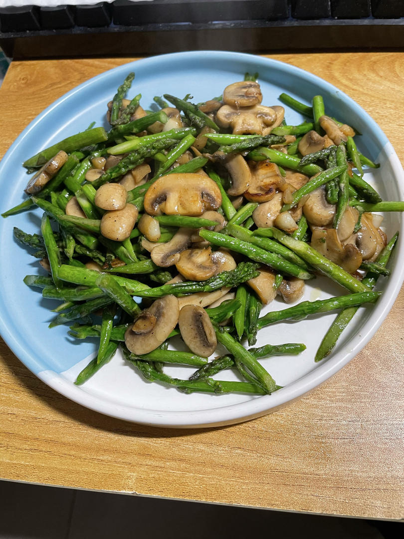 蒙奇d坚果做的芦笋炒蘑菇