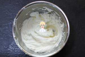 少女奶露包,动漫心满满的草莓女生圆脸面包图片