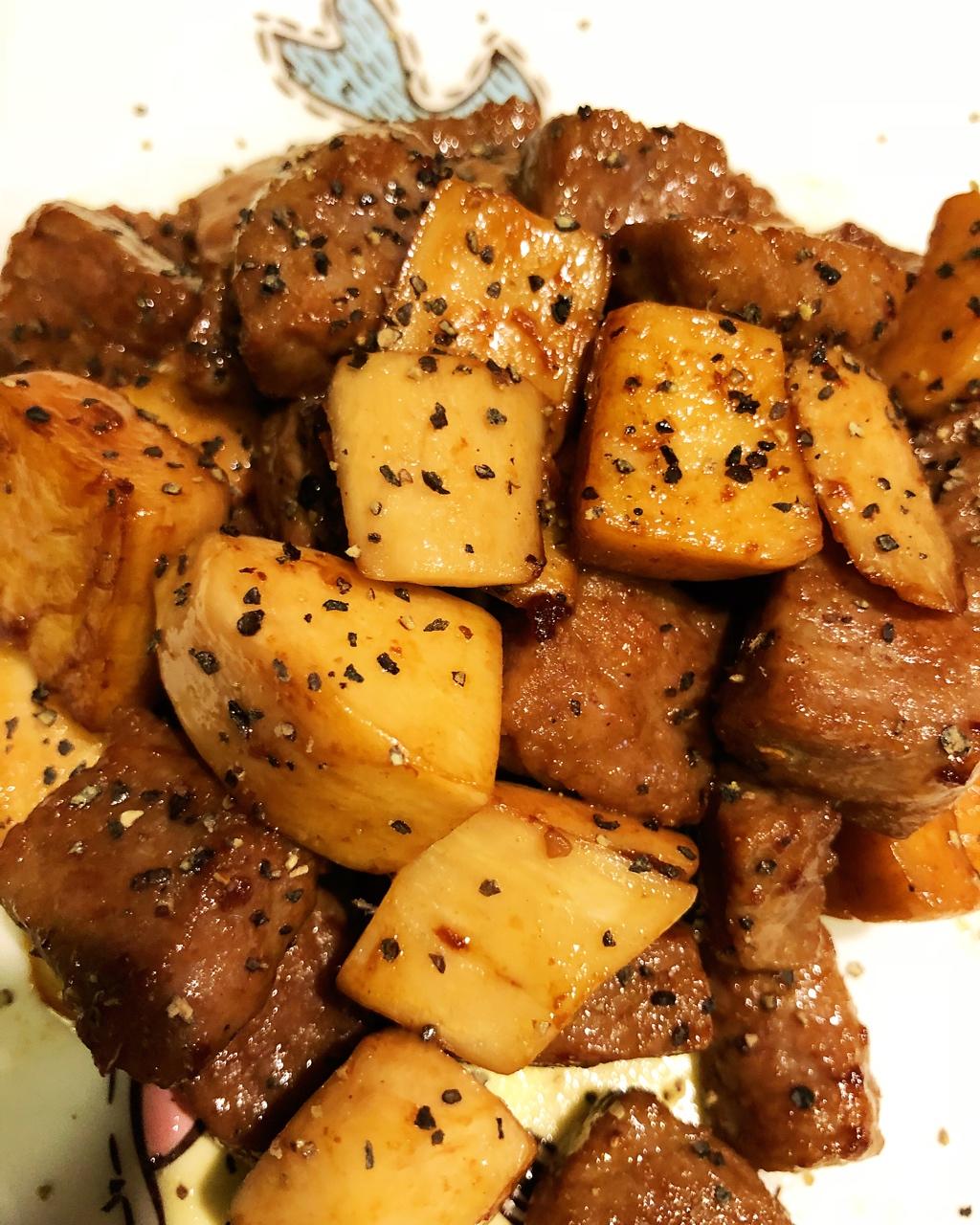 桐桐元宝妈做的黑胡椒杏鲍菇牛肉粒