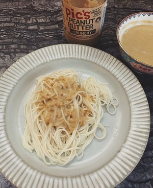 花生酱配冷面,10分钟快手面食的做法 步骤3