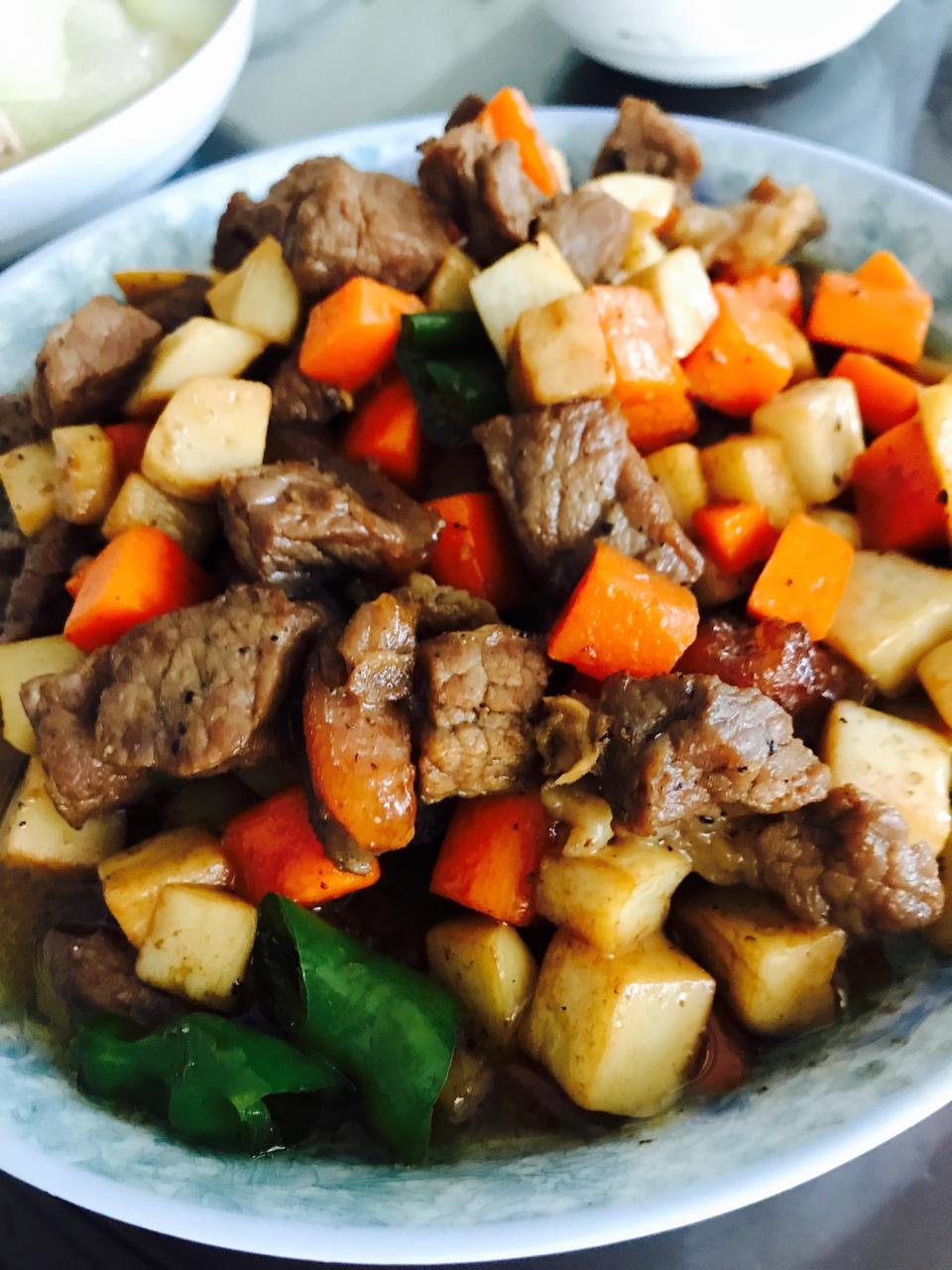 尐资尐调i大女人做的杏鲍菇黑胡椒牛肉粒~老丁的私房菜