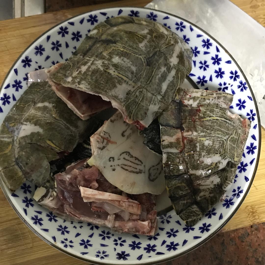 土茯苓煲龟