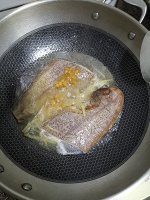潮汕风味之不用翻面普宁豆酱半煎煮鱼的做法 步骤8