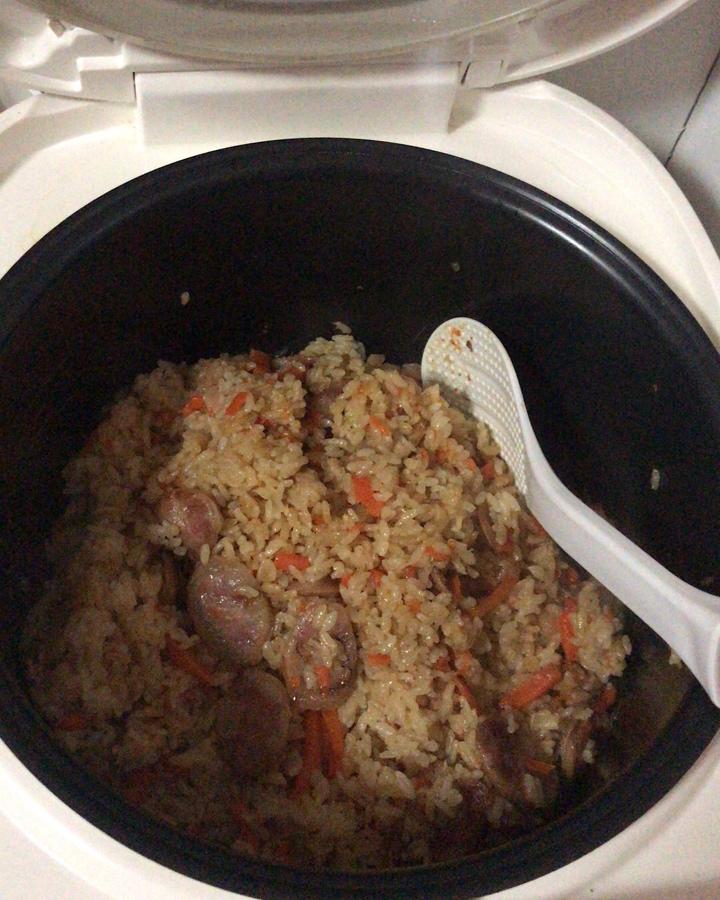 大圣brr做的电饭煲香肠焖饭