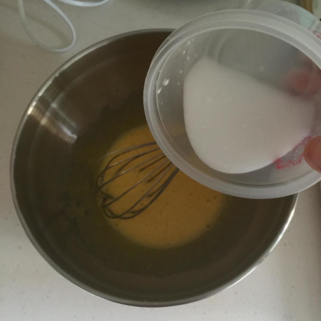 【斑斓椰香奶冻卷的做法步骤图，怎么做好吃】熊猫与四月-制作