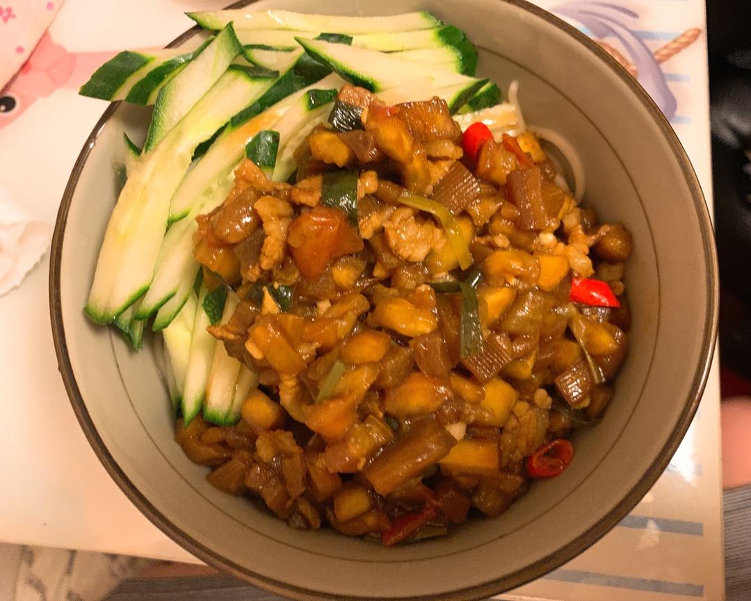 汪婉津做的卤子面茄子肉丁