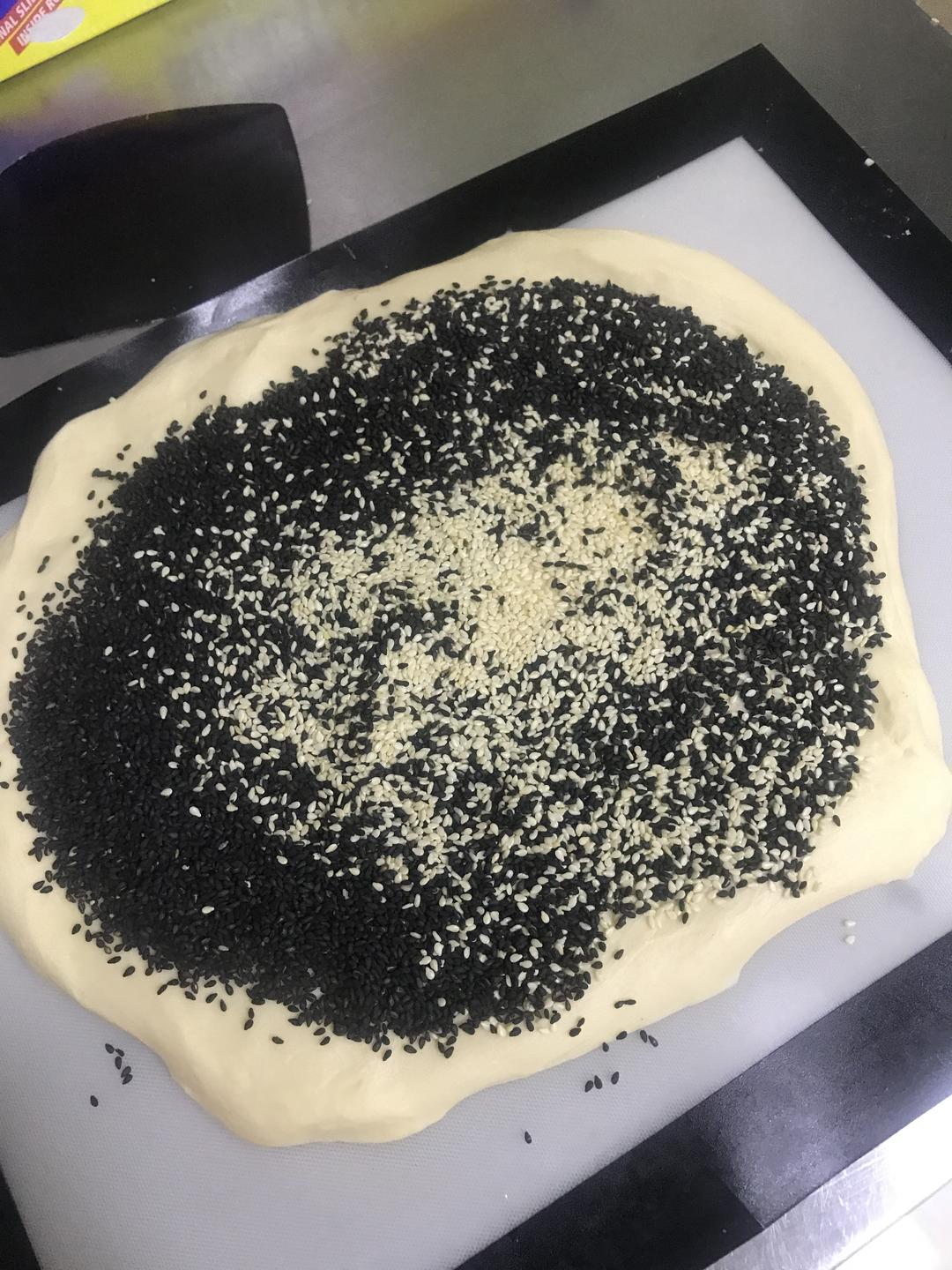 黑芝麻小软欧面包