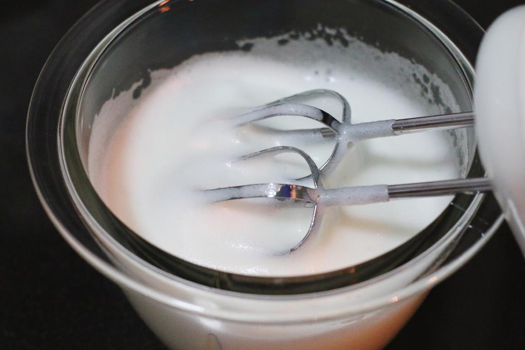 【香葱肉松蛋糕卷—完美蛋糕卷的所有注意事项（新手20步超详细版）的做法步骤图】牛奶少女丶-制作